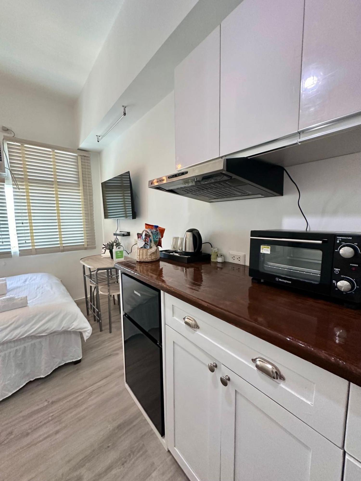 Studio One Condominium, Alabang - Bluu - Fiber Wi-Fi, Netflix-Ready Muntinlupa City Экстерьер фото